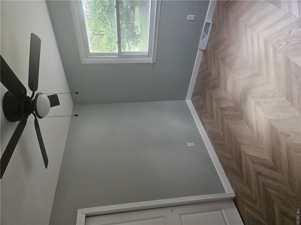 6201 Halrose Ln Property Photo 6