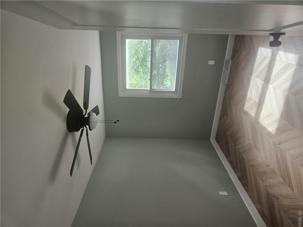 6201 Halrose Ln Property Photo 8