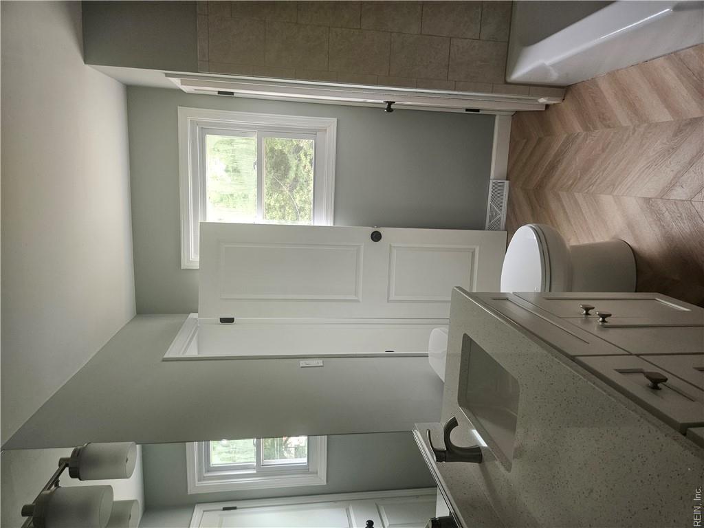6201 Halrose Ln Property Photo 11