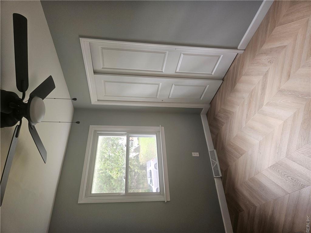 6201 Halrose Ln Property Photo 14
