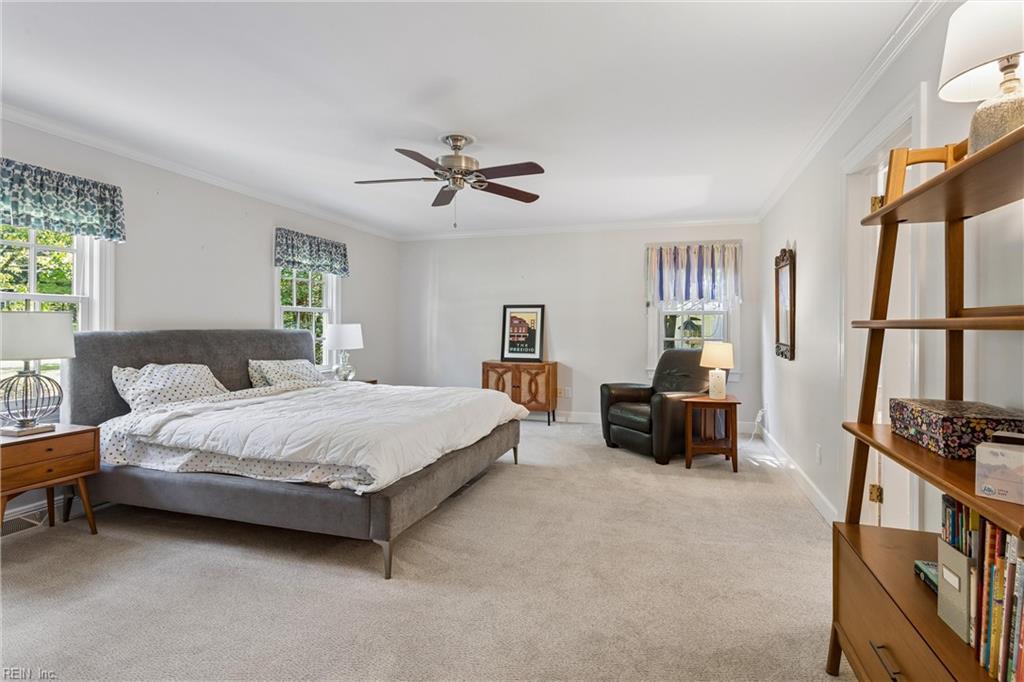 285 E Queens Dr Property Photo 12