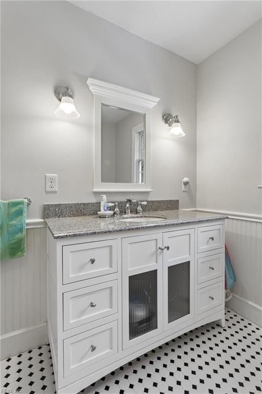 285 E Queens Dr Property Photo 29