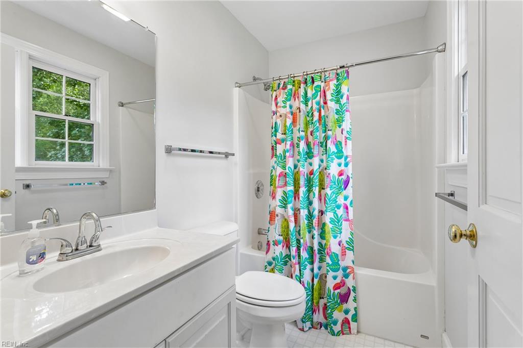 285 E Queens Dr Property Photo 34
