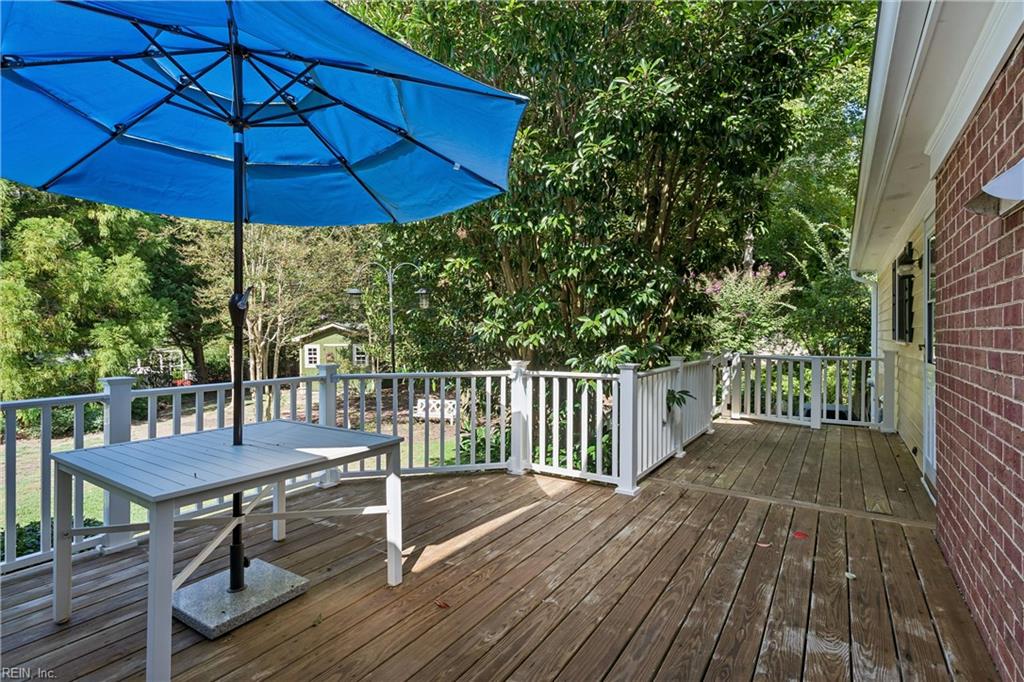 285 E Queens Dr Property Photo 41