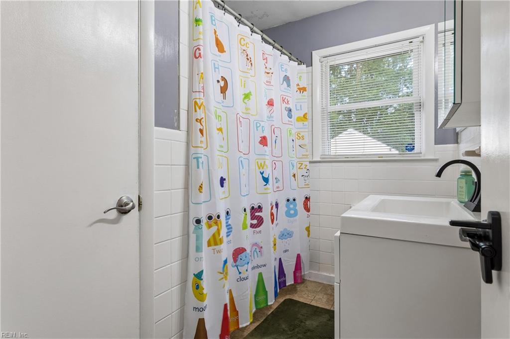 1025 Shore Rd Property Photo 13