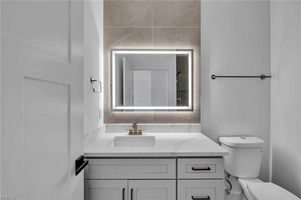 236 W. Queen St Property Photo 6