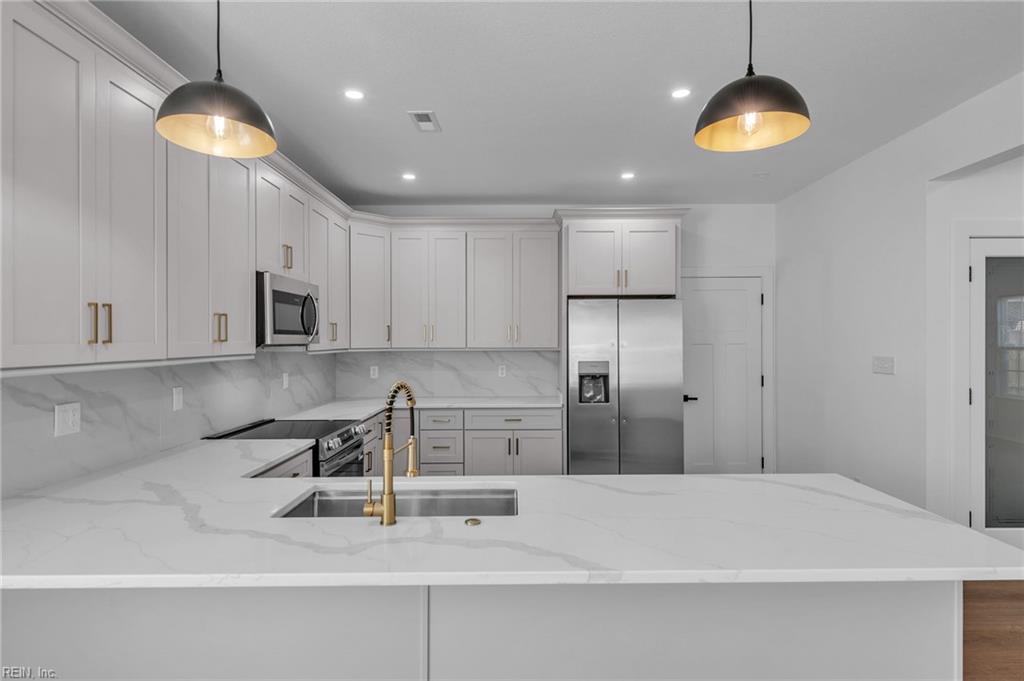 236 W. Queen St Property Photo 15