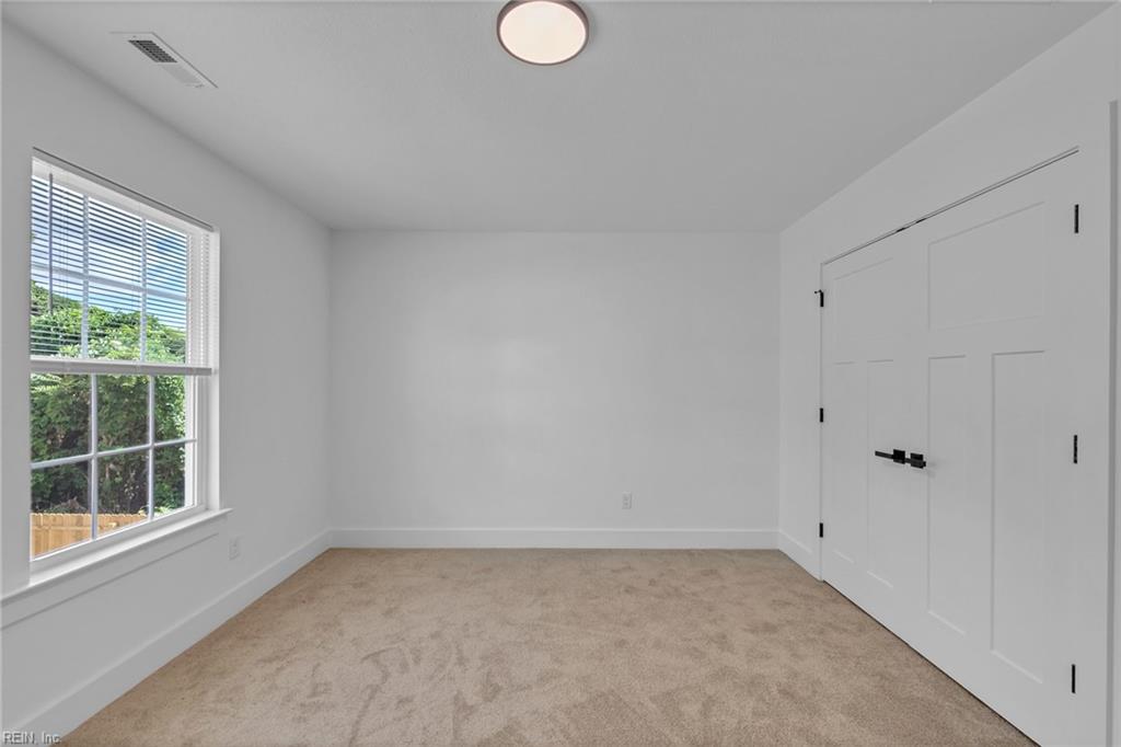 236 W. Queen St Property Photo 25