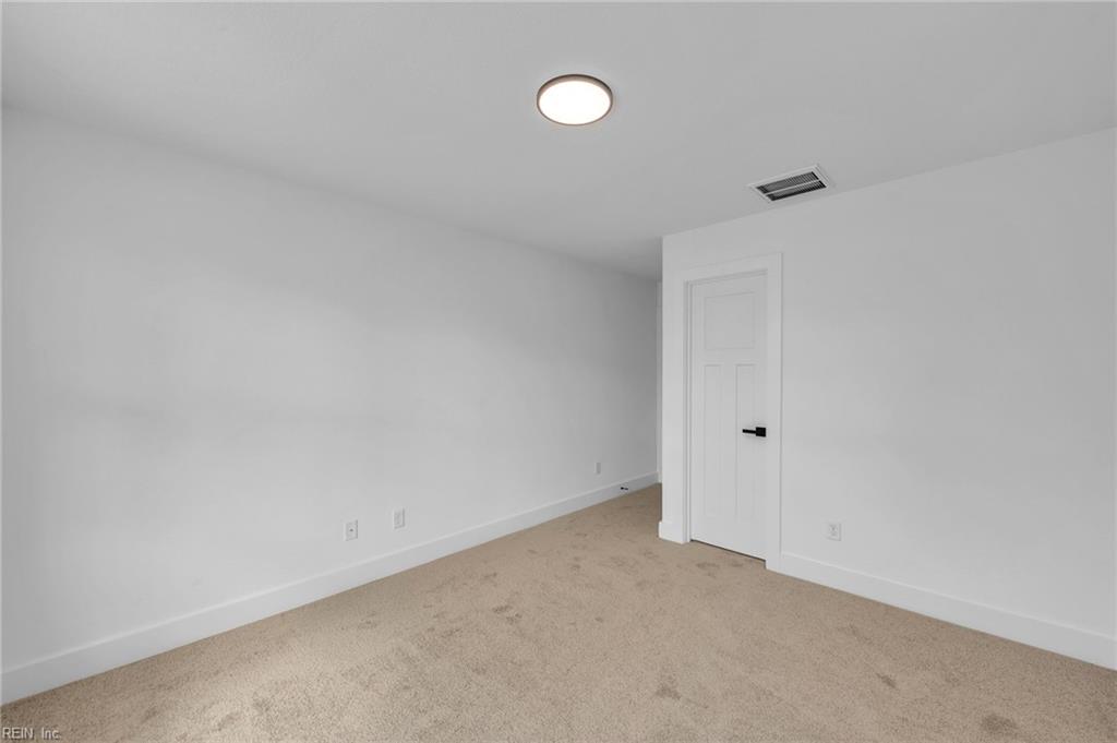 236 W. Queen St Property Photo 33