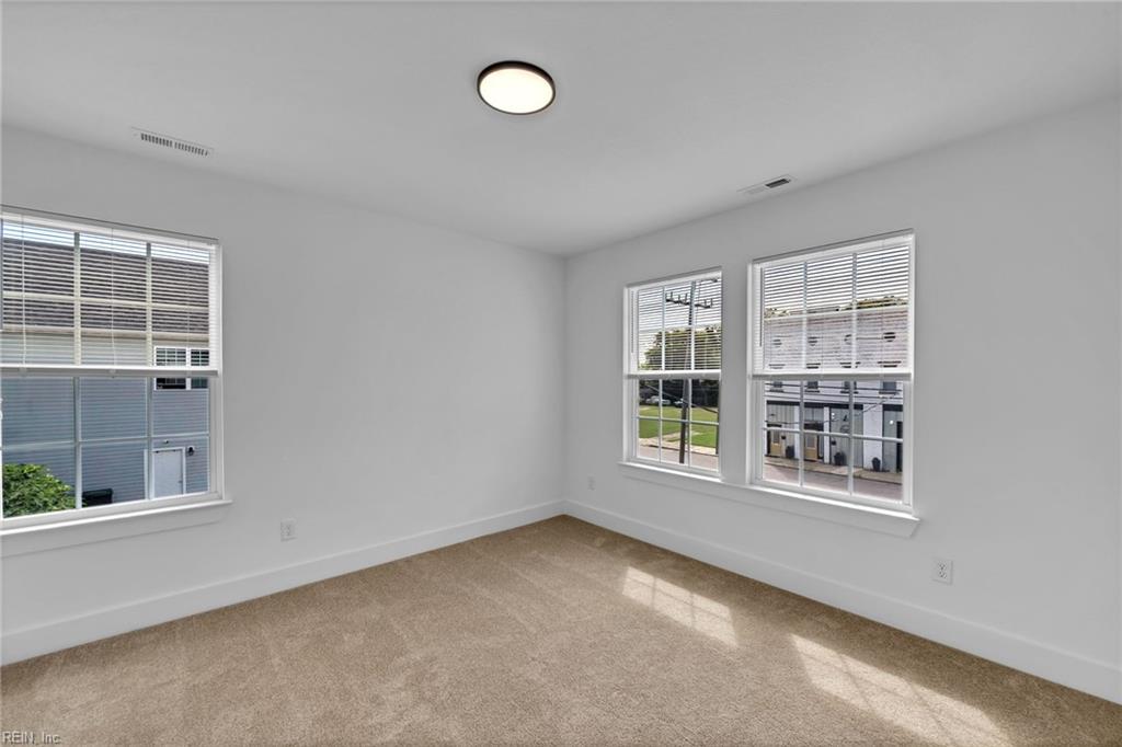 236 W. Queen St Property Photo 35