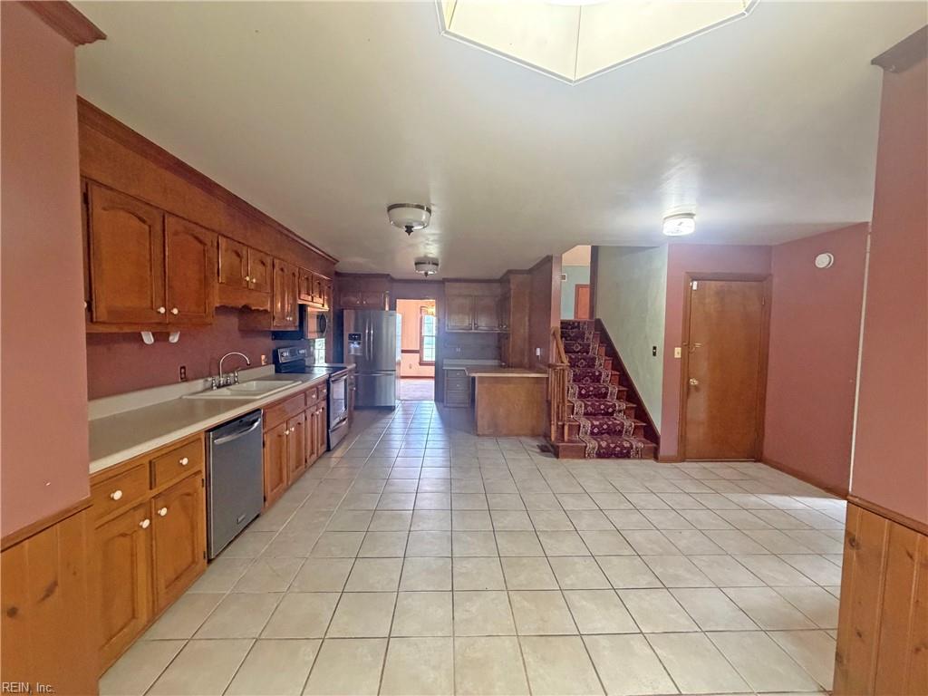 620 Emerald Ct Property Photo 9