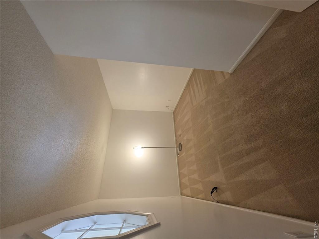 317 Clay St Property Photo 8