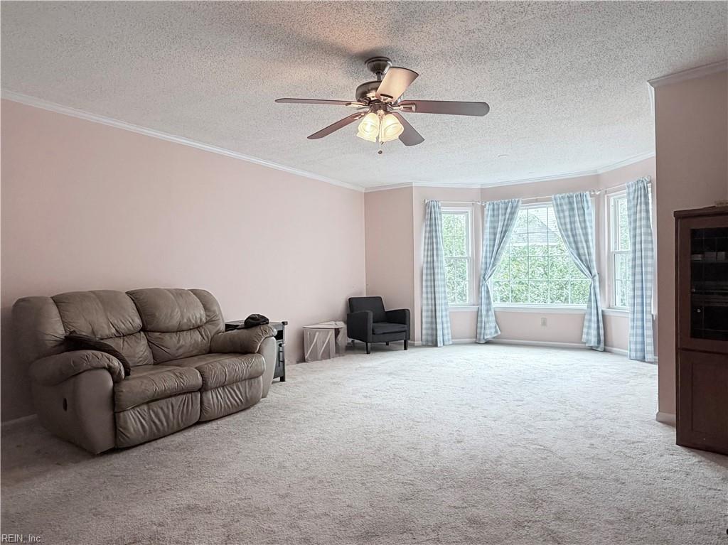 109 Stratford Dr Property Photo 3