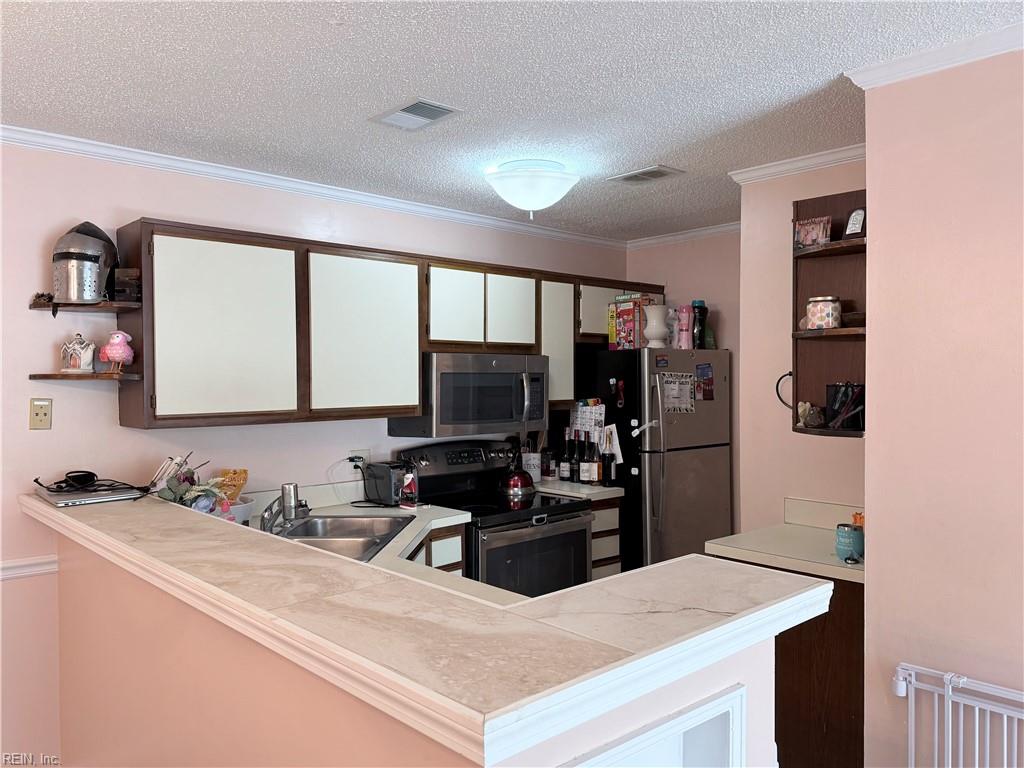 109 Stratford Dr Property Photo 7