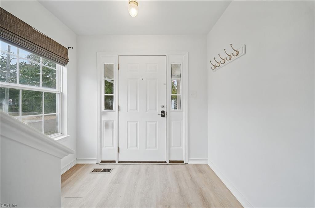 9437 Peachtree St Property Photo 7