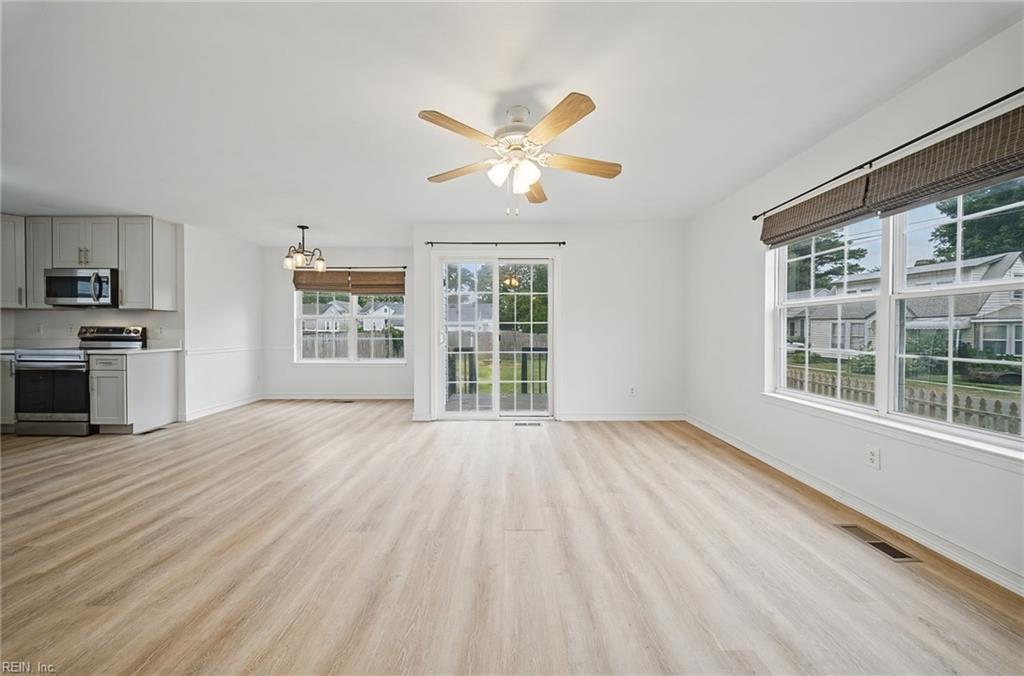 9437 Peachtree St Property Photo 9