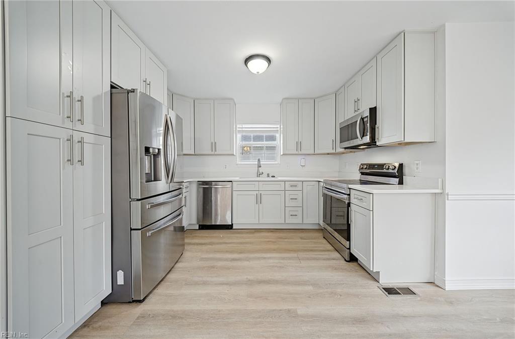 9437 Peachtree St Property Photo 10
