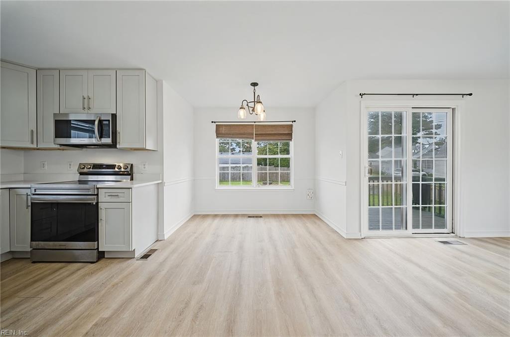 9437 Peachtree St Property Photo 12