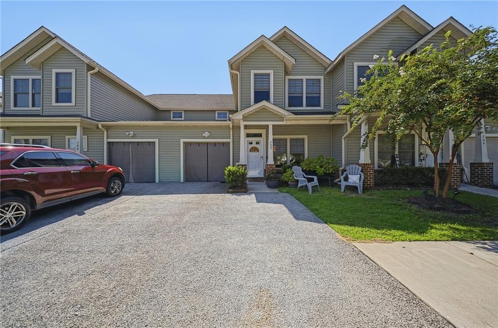 200 Seasons Cir Property Photo 3