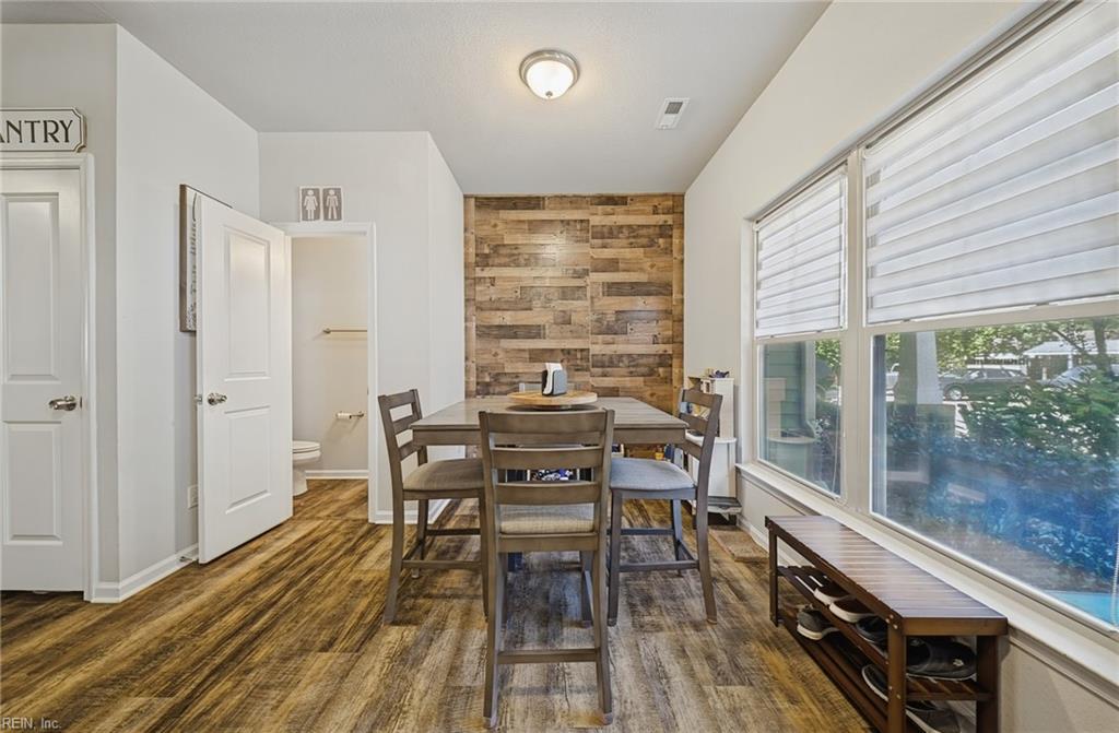 200 Seasons Cir Property Photo 5