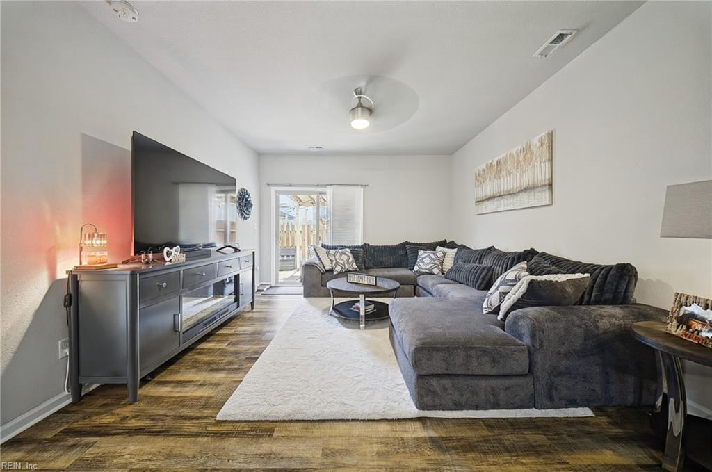 200 Seasons Cir Property Photo 6