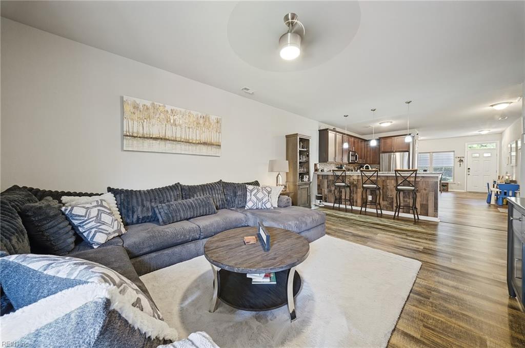 200 Seasons Cir Property Photo 8