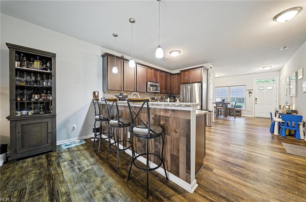 200 Seasons Cir Property Photo 10
