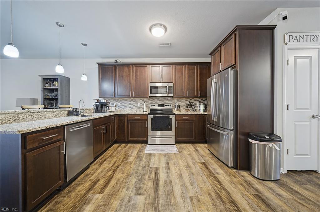 200 Seasons Cir Property Photo 12