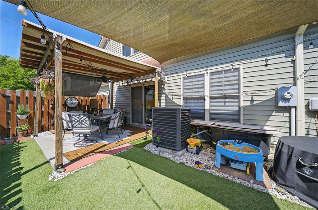 200 Seasons Cir Property Photo 33