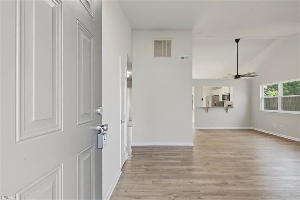 3821 Aberdeen Ct Property Photo 5