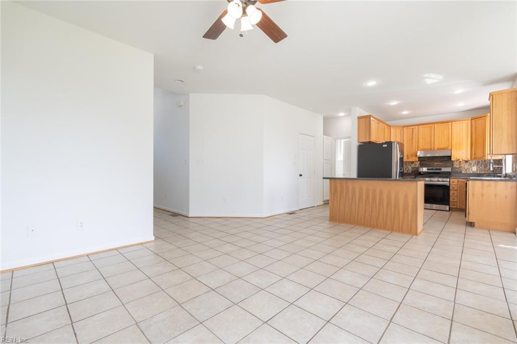7 Holly St Property Photo 8
