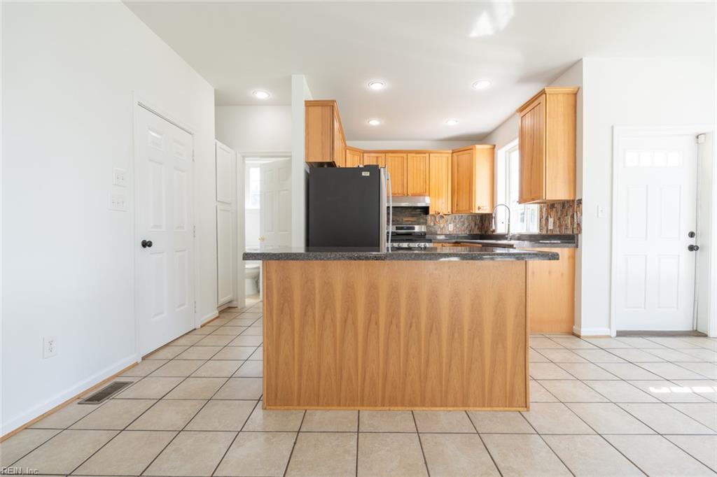 7 Holly St Property Photo 10