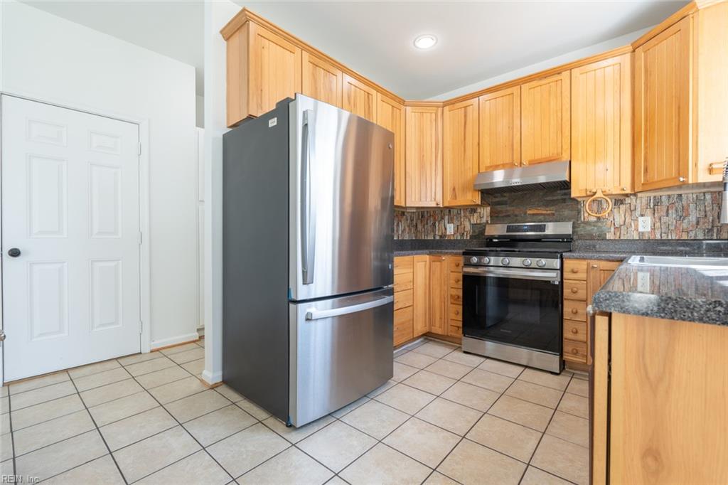 7 Holly St Property Photo 14