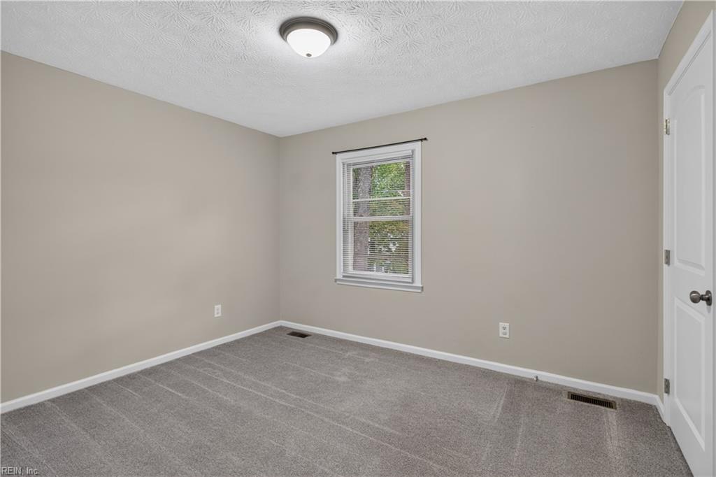68 Michaels Woods Dr Property Photo 26
