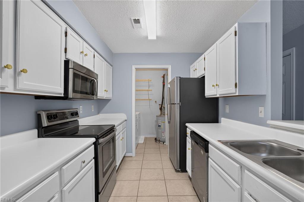 1563 N King St Property Photo 9