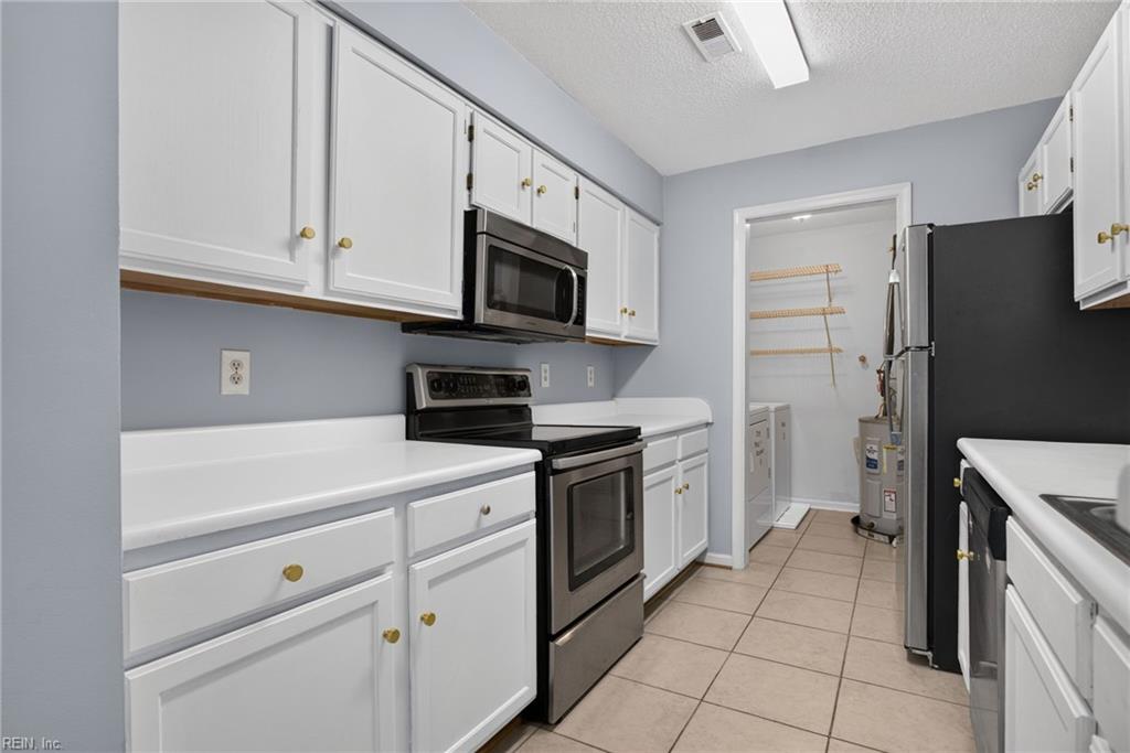 1563 N King St Property Photo 11