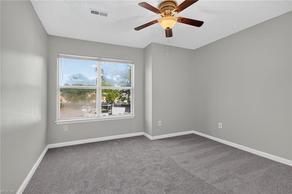 1563 N King St Property Photo 14