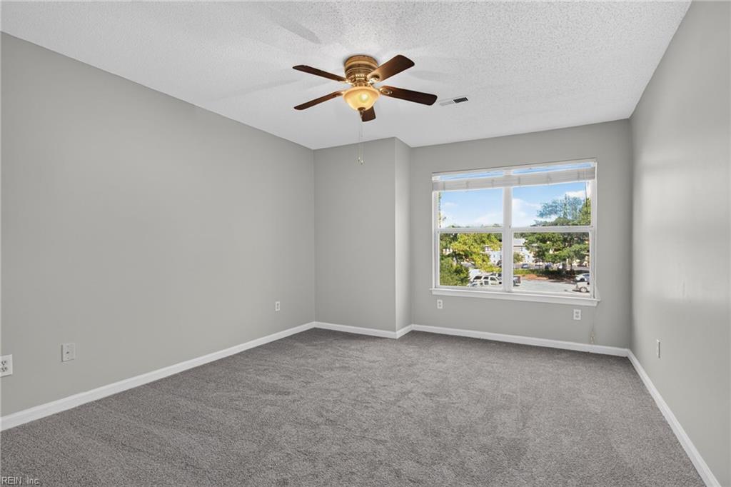 1563 N King St Property Photo 16