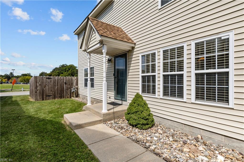 6367 Scottsfield Dr Property Photo 3