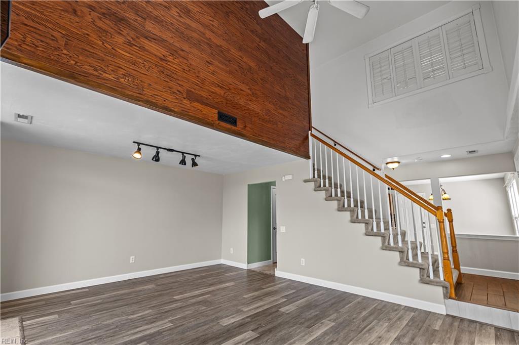 6367 Scottsfield Dr Property Photo 6