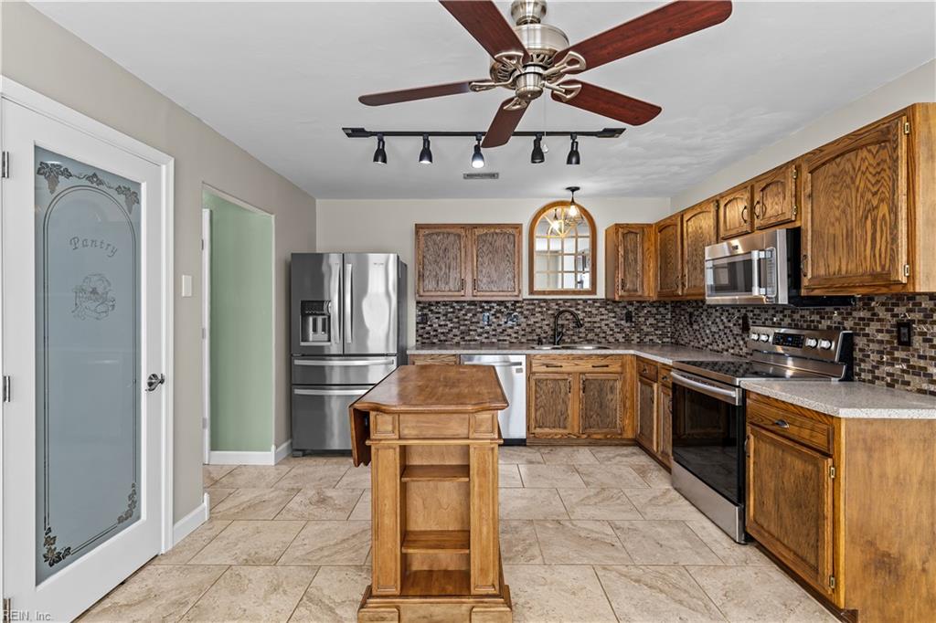 6367 Scottsfield Dr Property Photo 14