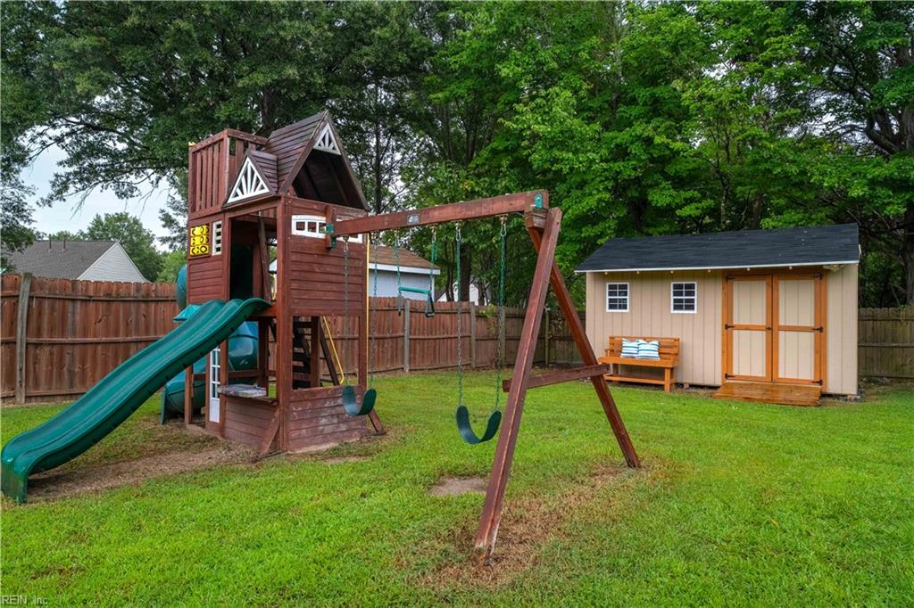 828 Helmsdale Way Property Photo 35