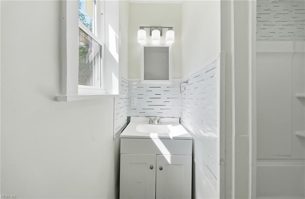 1222 27th St Property Photo 10