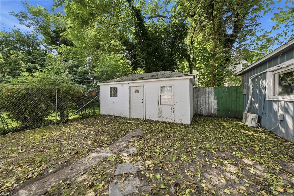 1222 27th St Property Photo 37