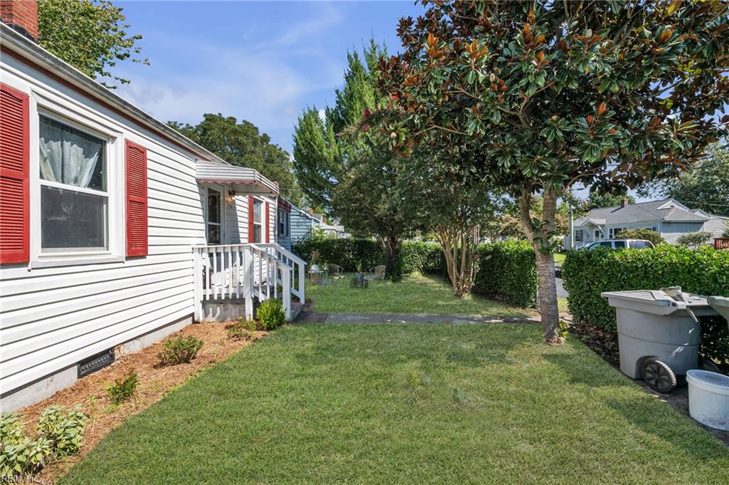 716 Grove St Property Photo 4