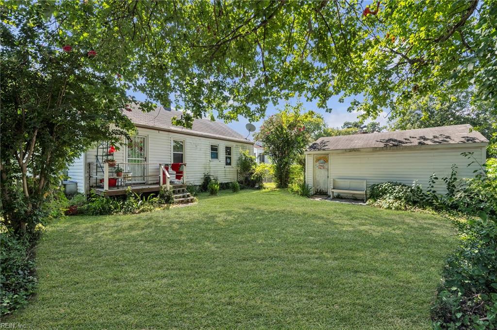 716 Grove St Property Photo 6