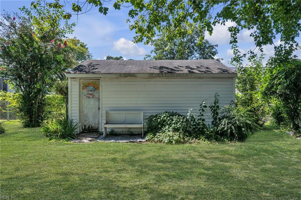 716 Grove St Property Photo 7