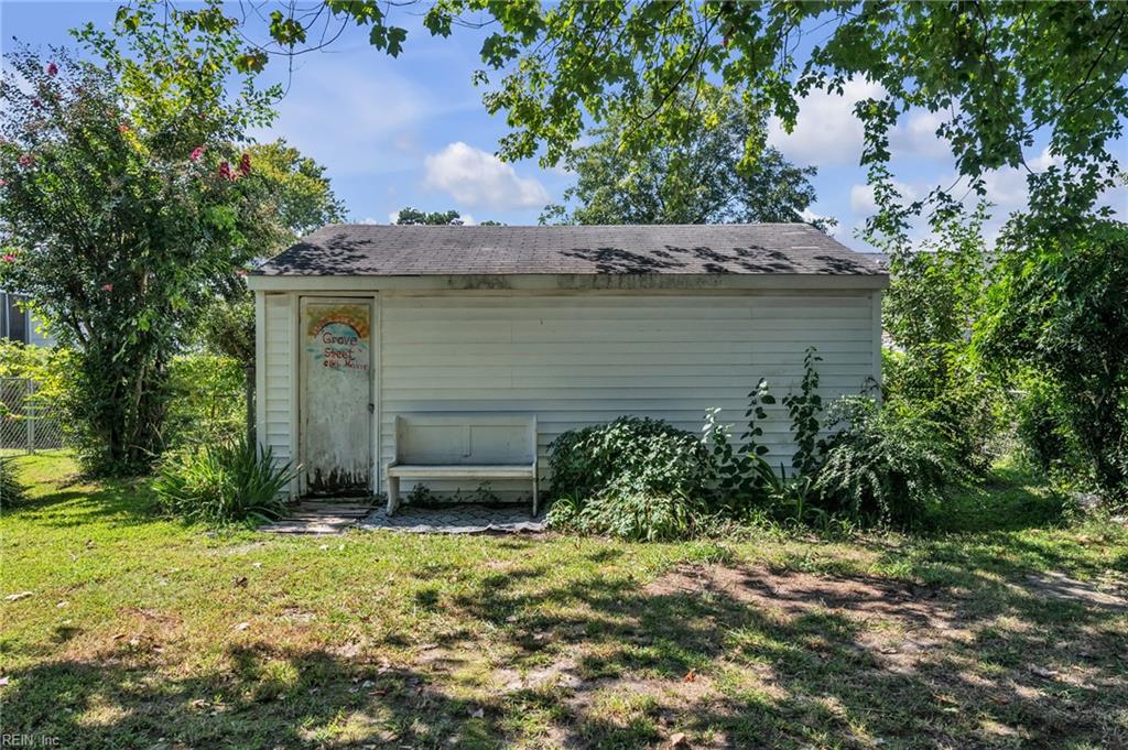 716 Grove St Property Photo 30