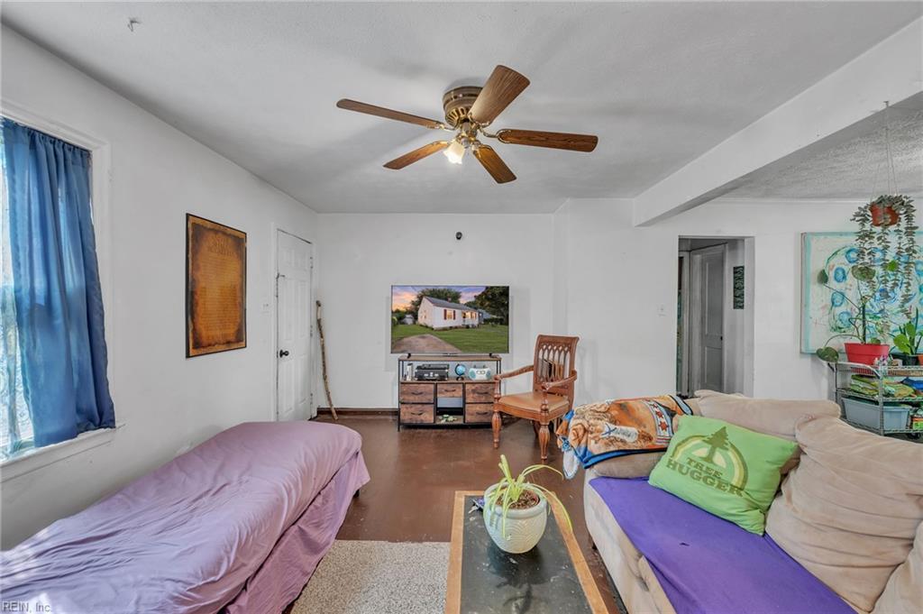 716 Grove St Property Photo 33