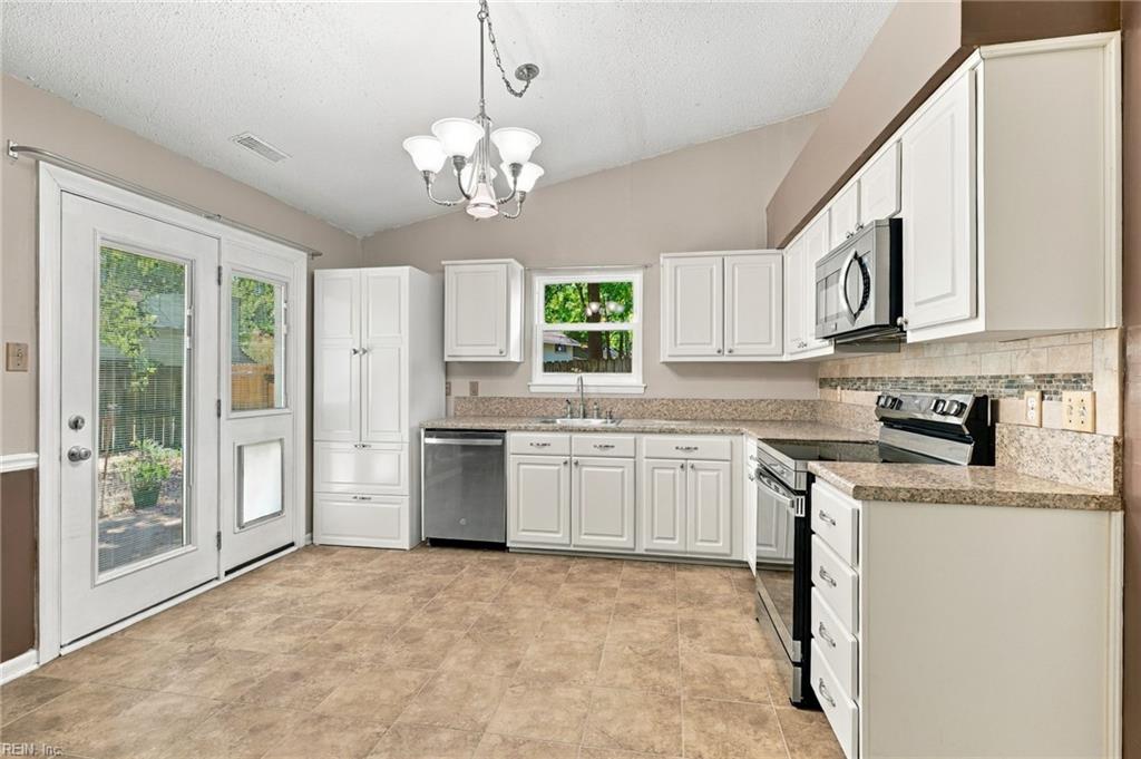 1004 Myrtle Ct Property Photo 8